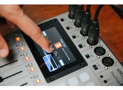 Gravador de podcast multifaixa portátil Zoom Podtrak P8 - cinza