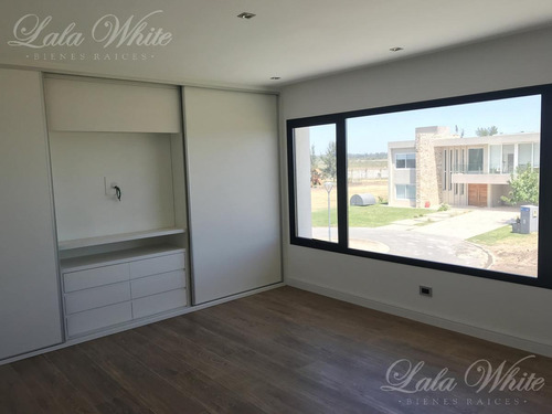 Imagen 21 de 30 de Venta - Casa A Estrenar Con Vista A La Laguna En Terralagos