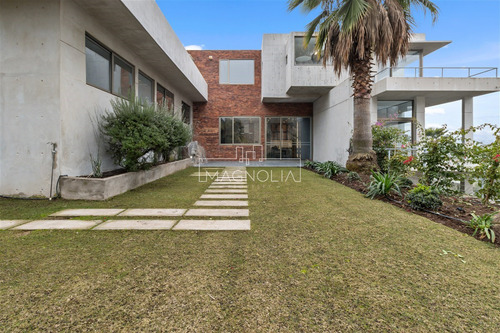 Casa En Arriendo De 7 Dorm. En Lo Barnechea