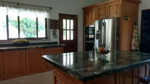 Excelente Casa En Zona Dorada De Cuernavaca, Espacios Amplios Y Acabados De Lujo.