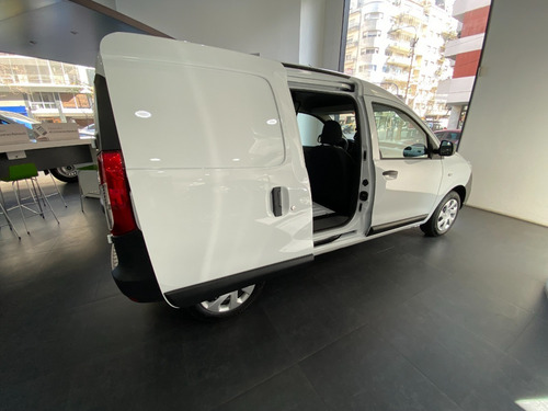 Imagen 22 de 25 de Renault Kangoo 2023 Express Confort 1.6 Sce Furgon Stock Os