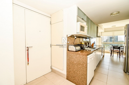 Venta De Apartamento De Dos Dormitorios En Suite Más Dependencia De Servicio En Torre Le Parc, Punta Del Este- Ref: 276