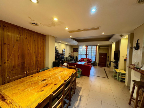 Venta. Casa. Lote Propio. 11 Ambientes. 5 Baños. Jardín. Villa Crespo.