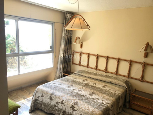 Imagen 11 de 17 de Apartamento En Alquiler 3dormitorios , Mansa, Frente Al Mar, Punta Del Este