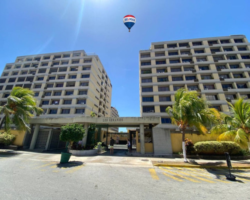 Re/max 2mil Vende Penthouse En El Conjunto Residencial Los Geranios, Urbanización. Isla De Margarita, Estado Nueva Esparta 