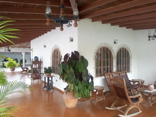 Imagen 3 de 21 de En Venta Amplia Y Hermosa Casa En La Mejor Urb. De La Ciudad