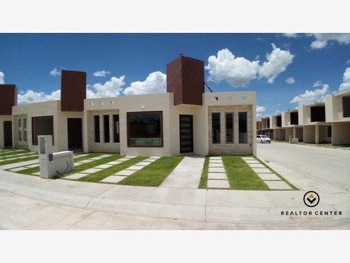 Imagen 1 de 11 de Casa Sola En Venta Privada Con Alberca. A 5 Min De Plaza Explanada.
