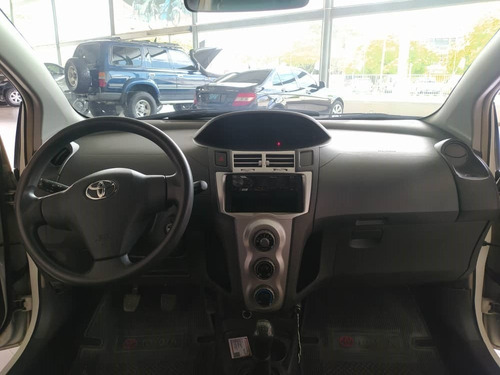 Imagen 8 de 10 de Toyota Yaris Sport