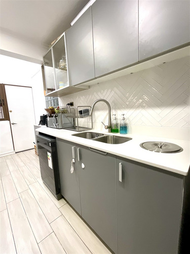 Casa En Venta De 4 Dorm. Remodelada En Las Condes