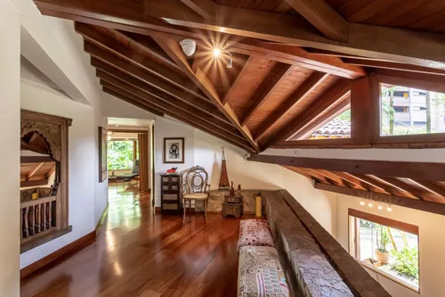 Casa En Venta En Loma Las Brujas. Cod V8340