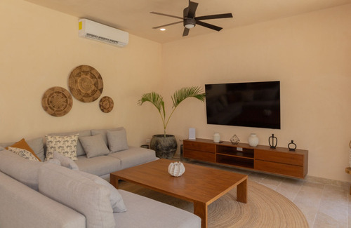 Villa De 4 Recamaras, Alberca Privada, Acabados De Lujo, Cuarto En Planta Baja, Pre-construccion En Venta Aldea Zama, Tulum.