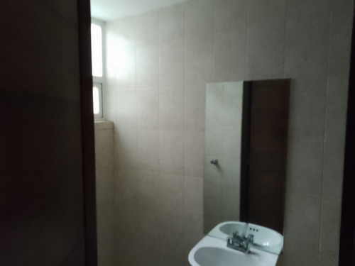Renta Exclusivo Departamento, Amplio, Cómodo, Bien Ubicado Y De Lujo, Con Terraza, 3 Recámaras Con Closet Y Baño Cada Una, Solo 3 Unidades, Tercer Nivel Premium, Renta Ejecutiva, Cocina Integral.
