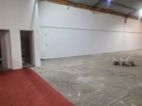 Local En Unión - Galpón , Depósito, Garaje, Terreno, 750 M2 , Padrón Único!!! Imperdible!!! A 10 Min De Tres Cruces. Lugar Para 40 Autos!!!!