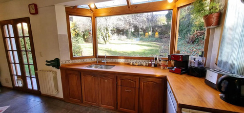 Casa En Venta - 4 Dormitorios 2 Baños - Cochera - 1.008mts2 - San Carlos De Bariloche