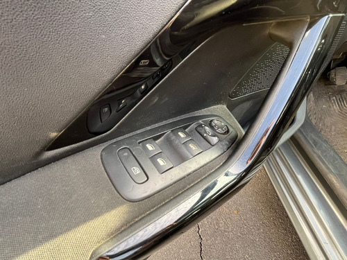 Peugeot 208 Premier 1.2 MT
