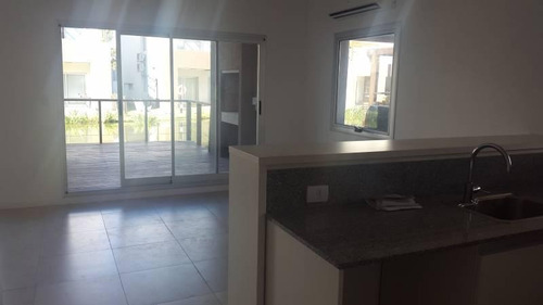 Imagen 2 de 13 de Departamento En Planta Baja, Al Lago