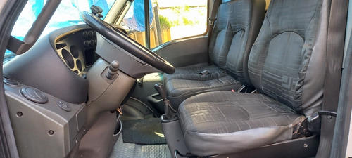 Imagem 5 de 13 de Caminhão Iveco 35s14