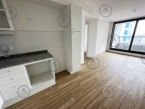 Piso Alto De 2 Dormitorios En Venta En Torre Con Servicios 