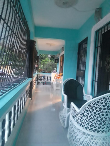 Se Vende Edificio De 3 Niveles En Jardines Del Ozama