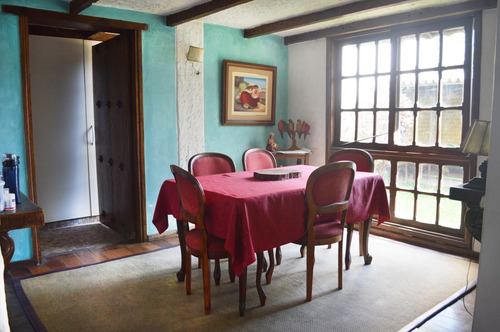 Casa Con Piscina, Jardines Y Oficina De Trabajo Remoto