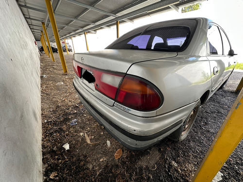 Mazda 323F 1.7 Sedan Glx