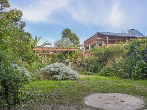 Venta Casa 5 Dormitorios 2 Baños, En La Floresta Sur