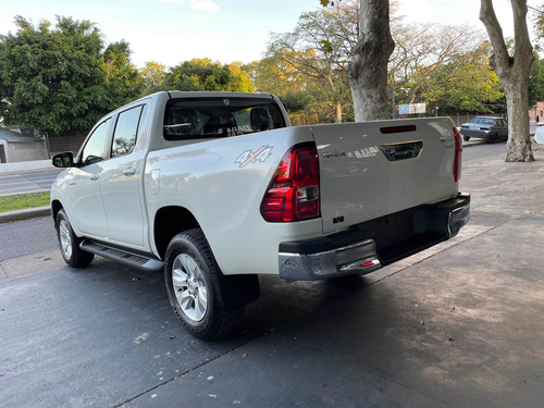 Toyota Hilux 2.8 Cd Srv 177cv 4x4 2020