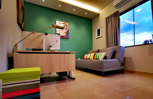 Duplex Amoblado Con Piscina En El Barrio Santa María: 3 Habitaciones Y 3 Baños