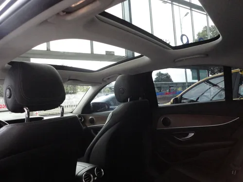Mercedes-Benz E200 AVANTGARDE