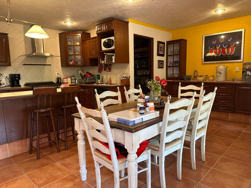 Casa En Venta En Metepec, Residencial Campo Viejo, 4 Recámaras, Terraza Y Jardín