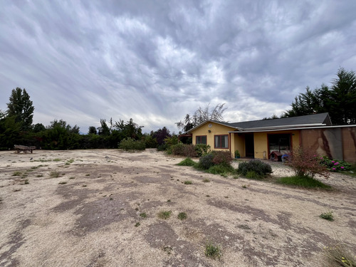 Casa Cómoda Con Plantación De Nogales En Producción