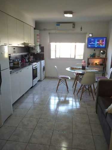 Imagen 3 de 13 de Depto 2 Amb - Al Frente - Con Balcon - Con Renta/ideal Inversor