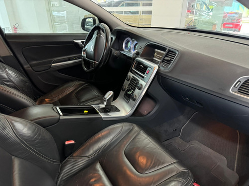 Volvo V60 2.0 T5 R DESIGN COMFORT 16V TURBO GASOLINA 4P AUTOMATIZADO