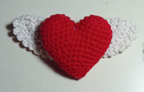 Corazón Tejido Crochet San Valentin Alas. Llavero Amigurumi