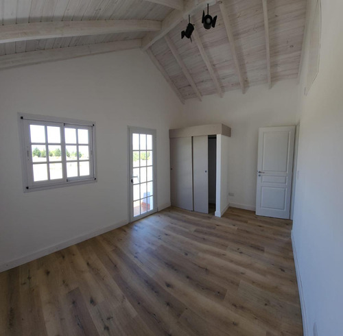 Casa En Venta - 2 Dormitorios 2 Baños - Cochera - 300mts2 - Los Reartes, Córdoba