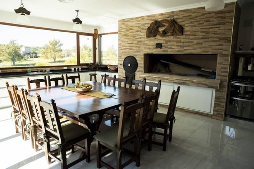 Imagen 9 de 19 de Esplendida Casa De 3 Dormitorios, 3 Baños, Pileta, Cochera