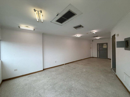 Venta Excelente Oficina Ubicada En El Centro Comercial Reda Building. Rp