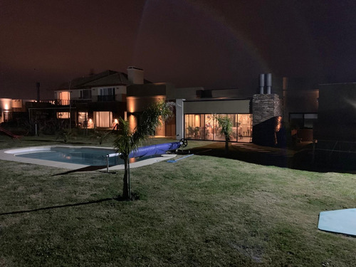 Venta Casa 4 Dormitorios Barrio Privado La Tahona