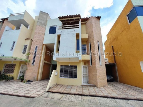 Yilmer Salazar Vende Townhouse En Urbanización Corinsa En Cagua 24-3391 Yjs