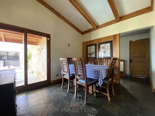 Casa En Venta De 6 Dorm. En Curicó
