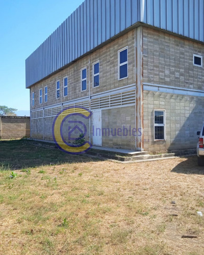 Se Vende Terreno Con Galpon Zona Industrial Santa Cruz