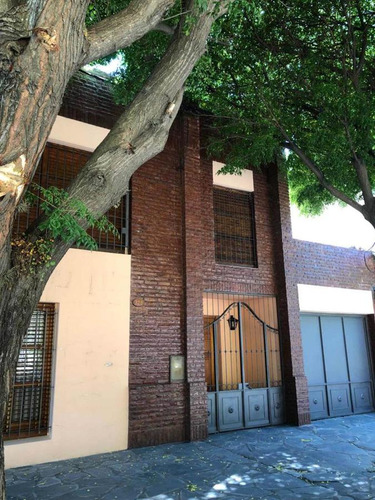 Casa En Venta - 2 Dormitorios 2 Baños - 260mts2 - Las Flores