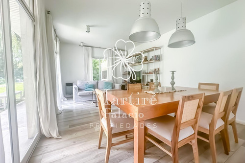 Casa En Venta. Barrio Los Nogales. Villa De Mayo
