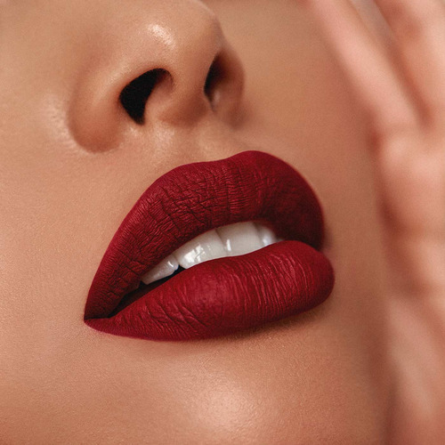 Labial Matte Wasp Sting Larga Duración Arantza