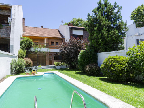 Casa 6 Ambientes En Venta. Villa Devoto. Pileta. Jardin. Garage