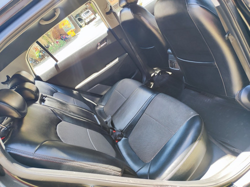 Imagen 10 de 19 de Hyundai, Modelo Creta, Color Negro Camioneta Rural