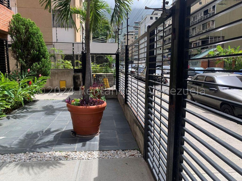 Apartamento En Venta Urb. Los Palos Grandes. Cód. #26-187