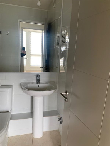 Primer Piso, Disponible Para Arriendo, Con Gc Incluido.