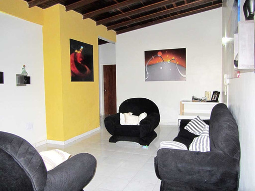 Imagen 3 de 9 de Casa Amplia 4hab/4baños, C.r. Los Corales Ii