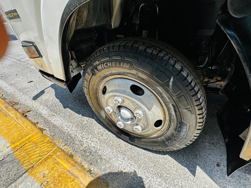 Isuzu Elf 300